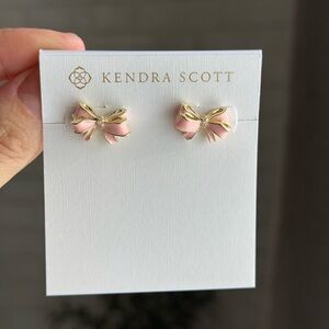 NWT Kendra Scott love shack Pink Bow stud Earrings